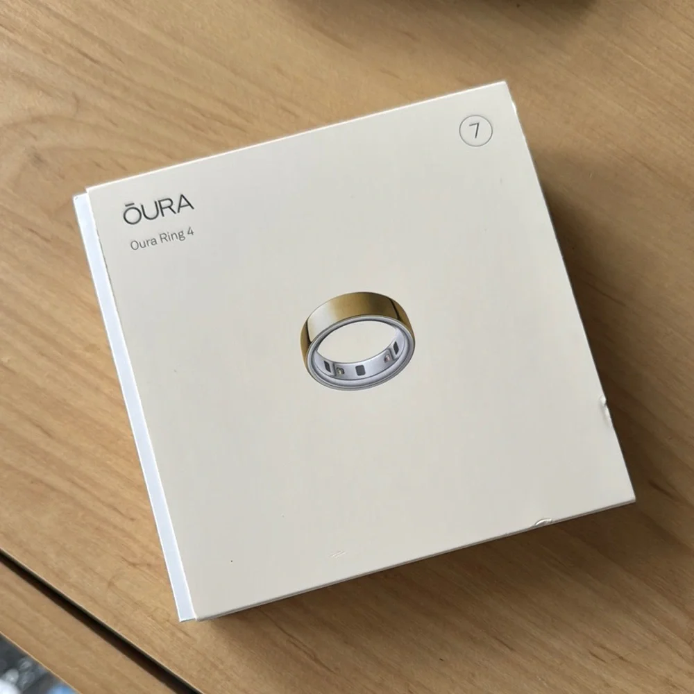 Oura Ring 4 in Gold and Silver